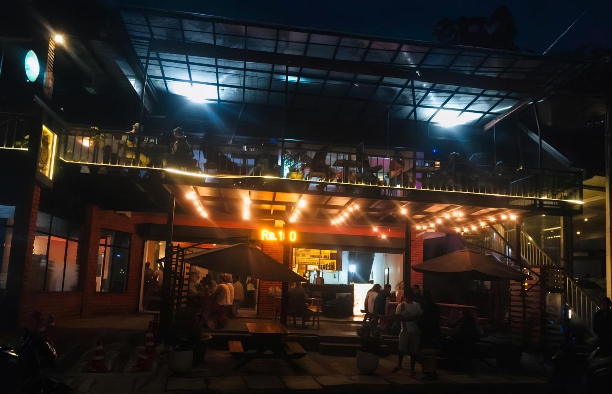 Pub Ceylon Hostel Ella Exterior foto